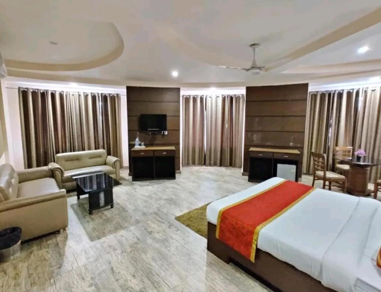 Hotel O Tp Suites Nové Dillí Exteriér fotografie